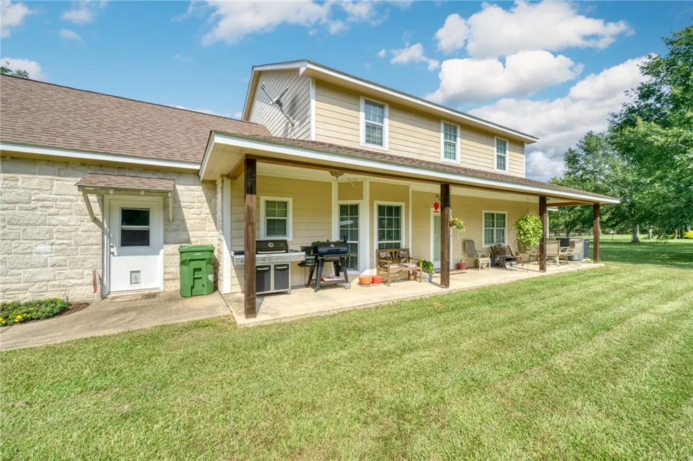 26 Woodland Hills Dr Drive Huntsville, TX 77320
