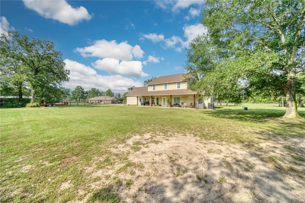 26 Woodland Hills Dr Drive Huntsville, TX 77320