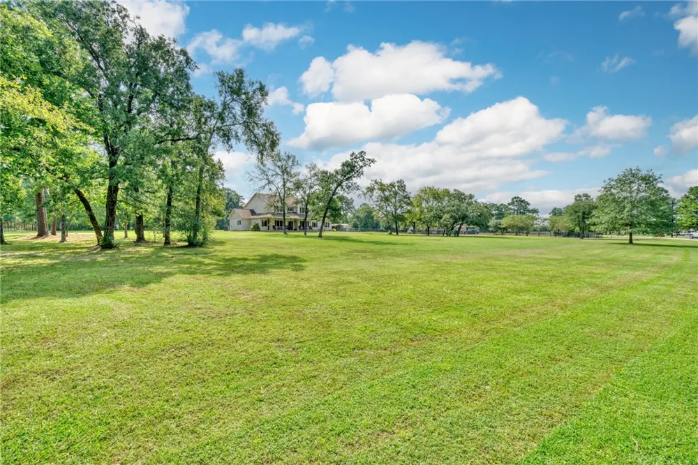 26 Woodland Hills Dr Drive Huntsville, TX 77320