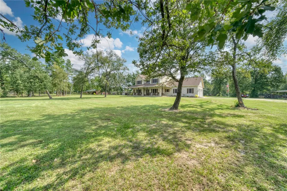 26 Woodland Hills Dr Drive Huntsville, TX 77320