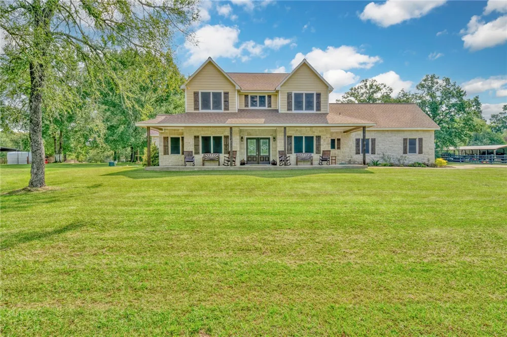26 Woodland Hills Dr Drive Huntsville, TX 77320