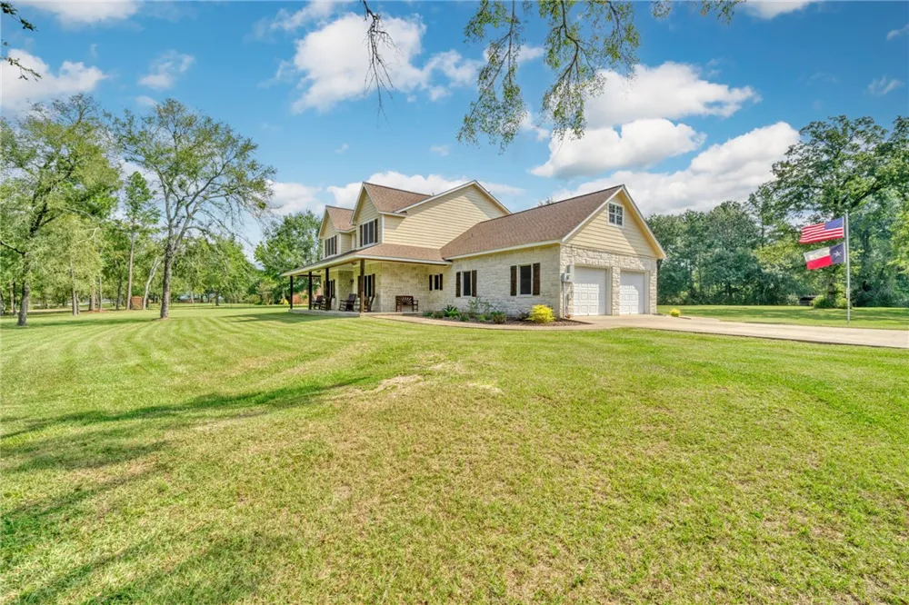 26 Woodland Hills Dr Drive Huntsville, TX 77320