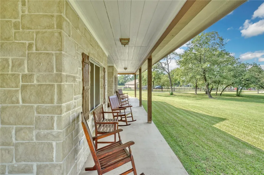 26 Woodland Hills Dr Drive Huntsville, TX 77320