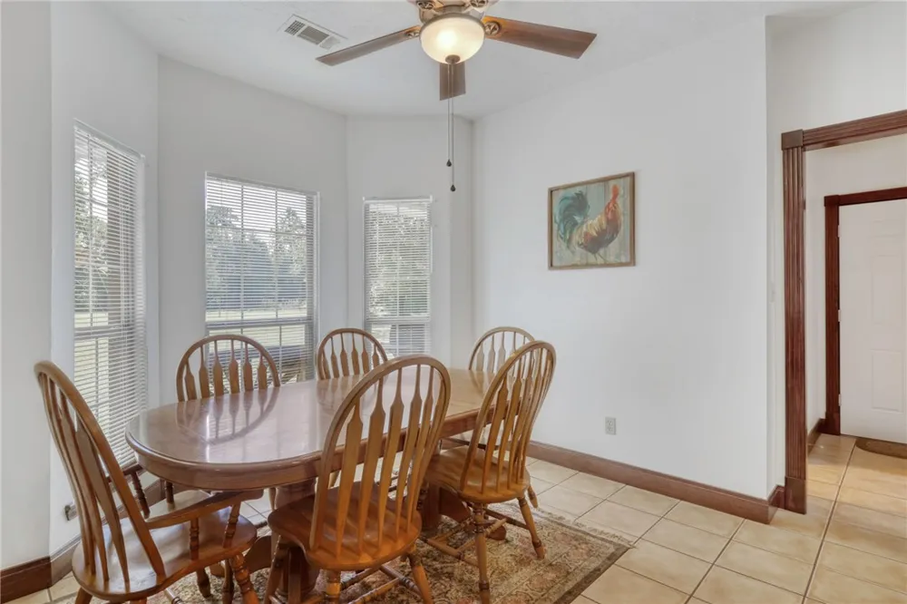 26 Woodland Hills Dr Drive Huntsville, TX 77320