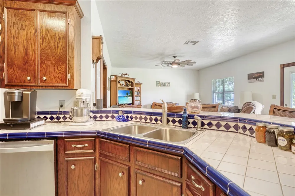 26 Woodland Hills Dr Drive Huntsville, TX 77320