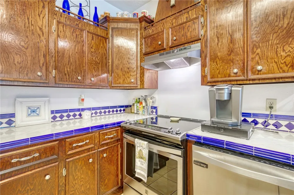 26 Woodland Hills Dr Drive Huntsville, TX 77320