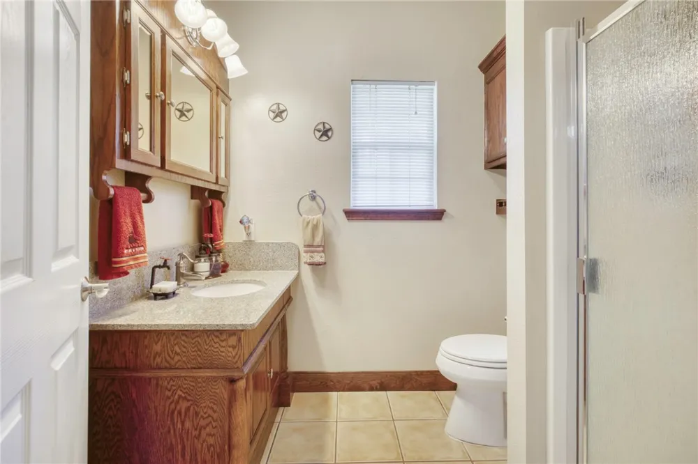 26 Woodland Hills Dr Drive Huntsville, TX 77320