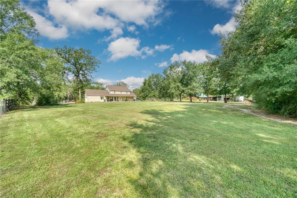 26 Woodland Hills Dr Drive Huntsville, TX 77320