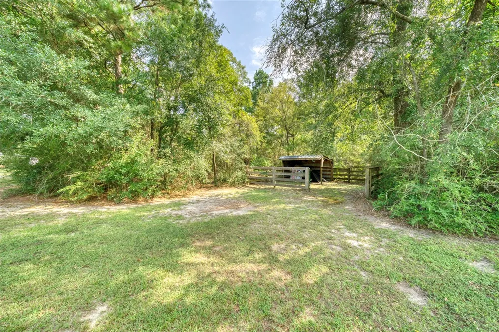 26 Woodland Hills Dr Drive Huntsville, TX 77320