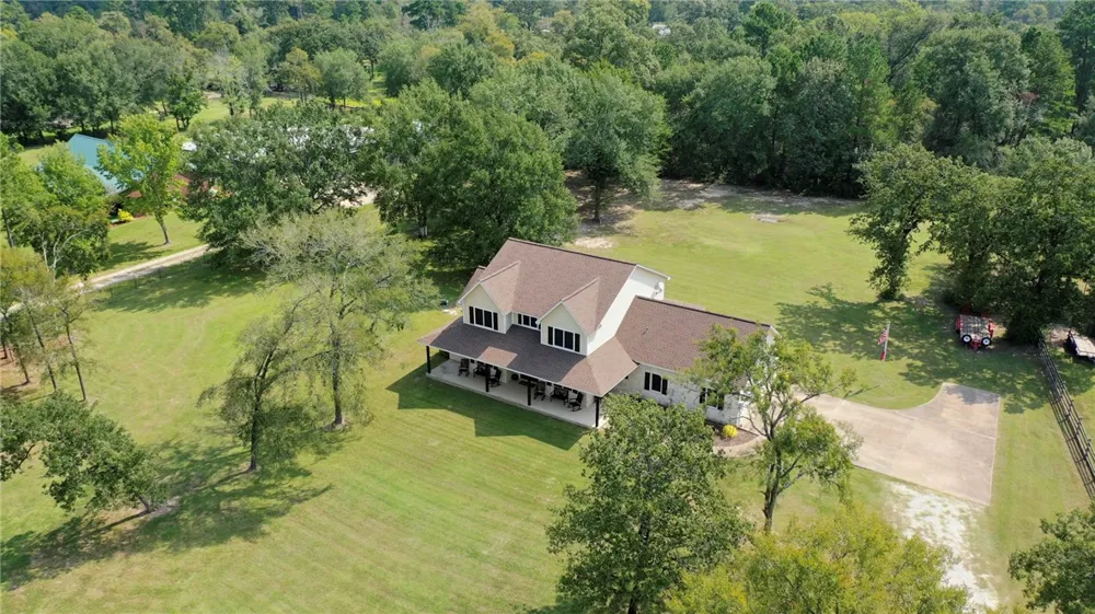 26 Woodland Hills Dr Drive Huntsville, TX 77320