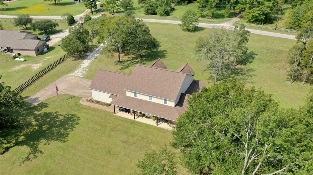 26 Woodland Hills Dr Drive Huntsville, TX 77320