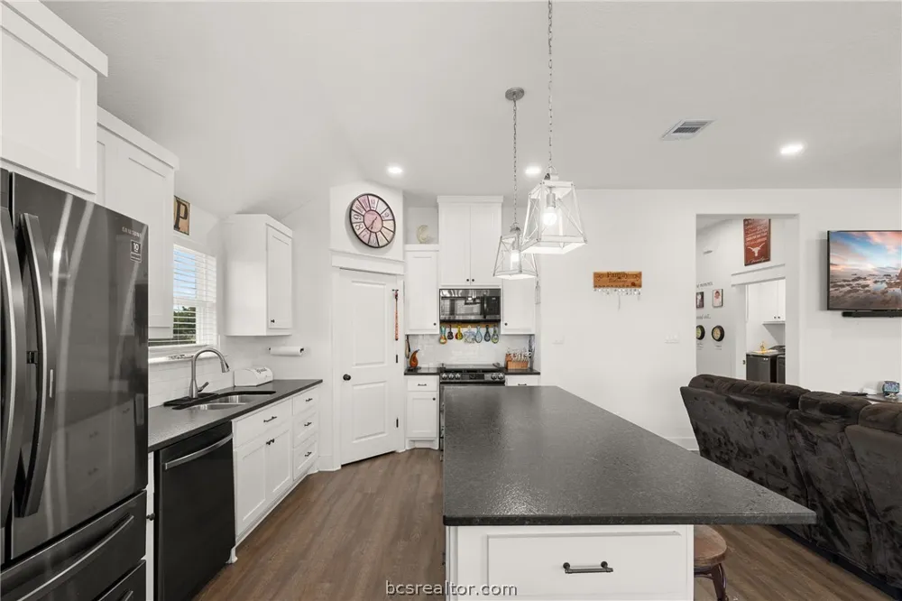 149 Windmill Road Snook, TX 77879