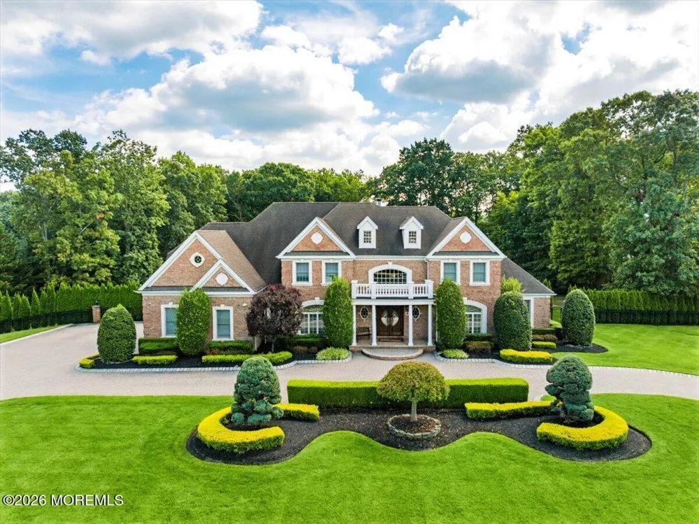 8 Blueberry Hill Marlboro, NJ 07746