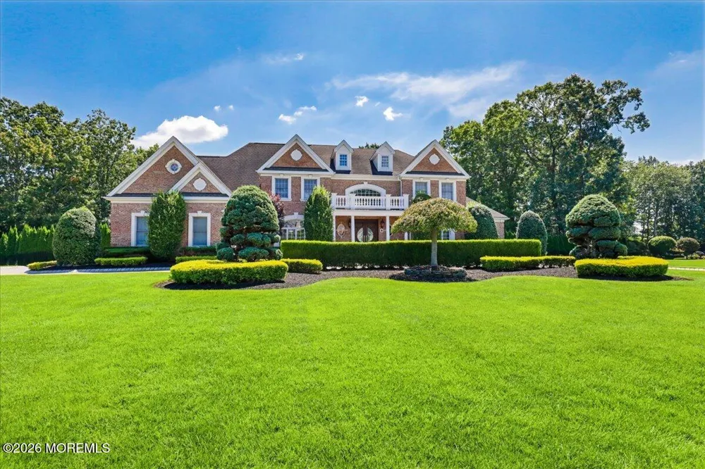 8 Blueberry Hill Marlboro, NJ 07746