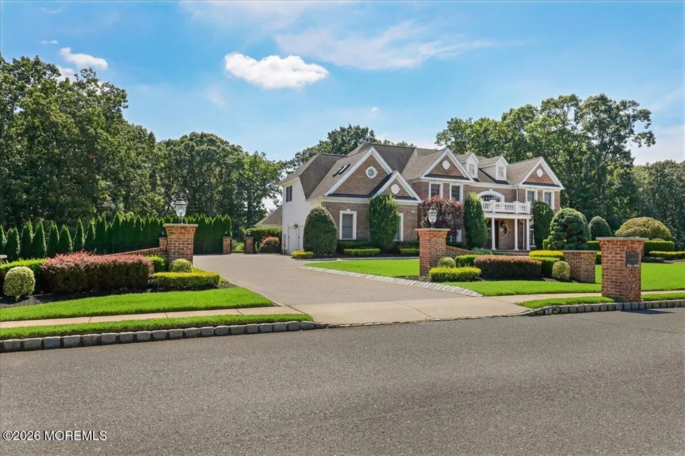 8 Blueberry Hill Marlboro, NJ 07746