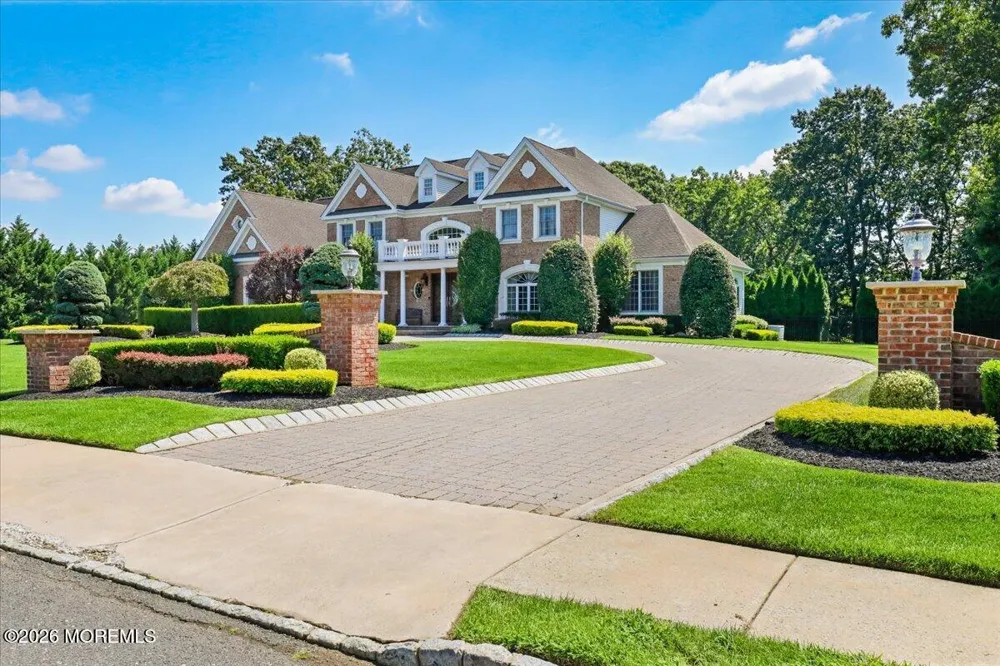 8 Blueberry Hill Marlboro, NJ 07746