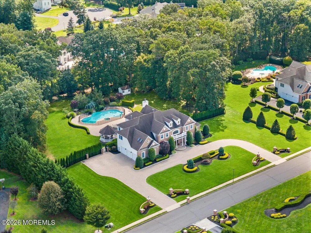 8 Blueberry Hill Marlboro, NJ 07746