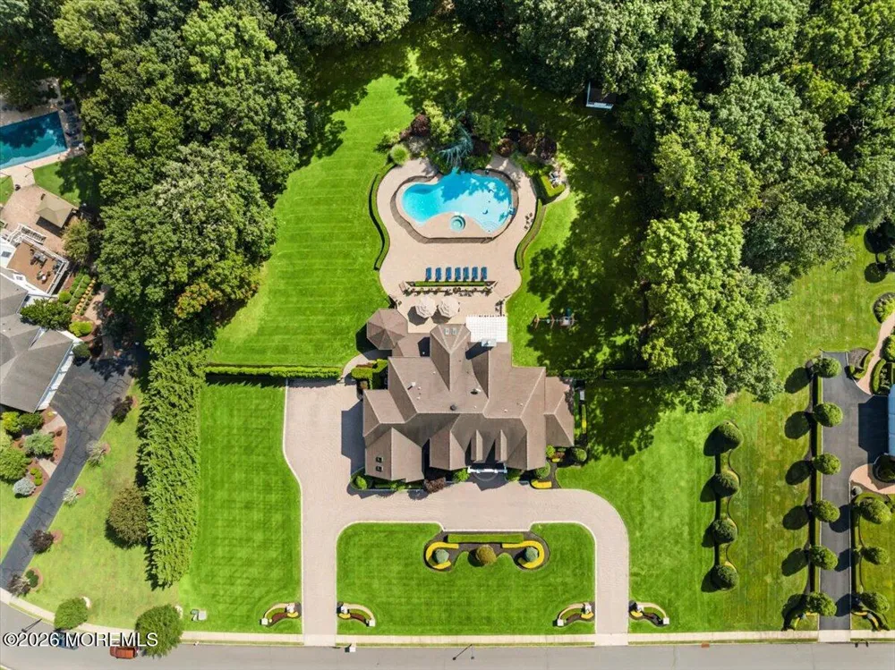 8 Blueberry Hill Marlboro, NJ 07746