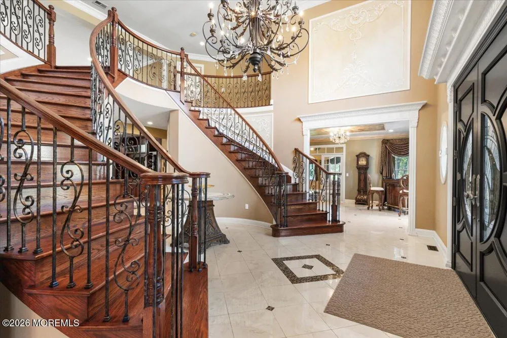 8 Blueberry Hill Marlboro, NJ 07746