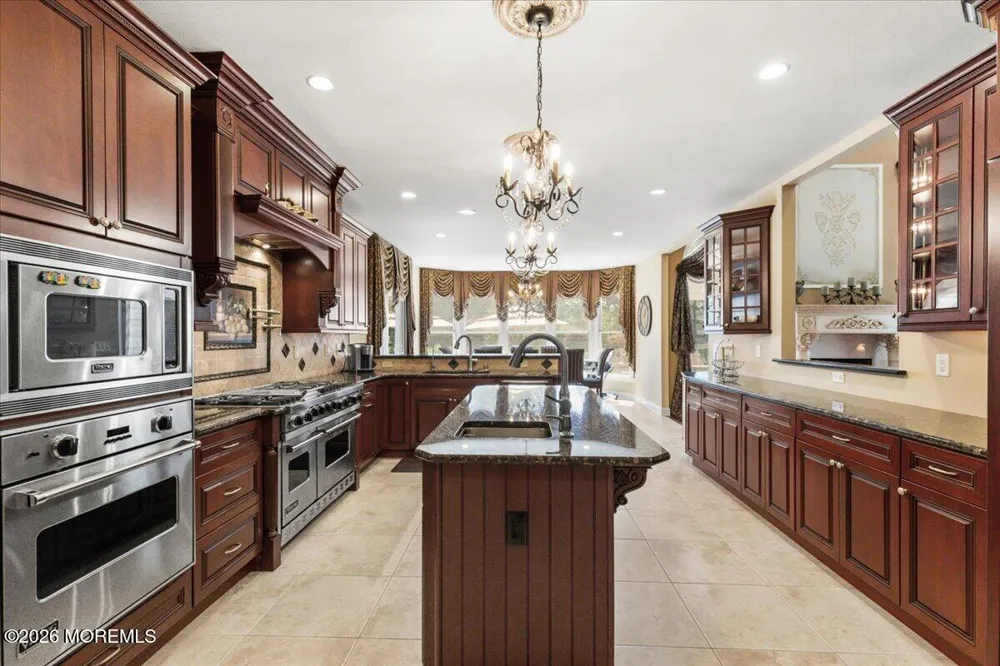 8 Blueberry Hill Marlboro, NJ 07746