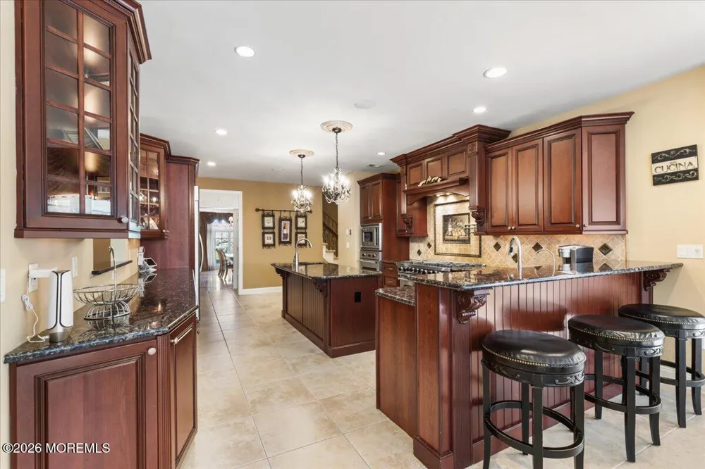 8 Blueberry Hill Marlboro, NJ 07746