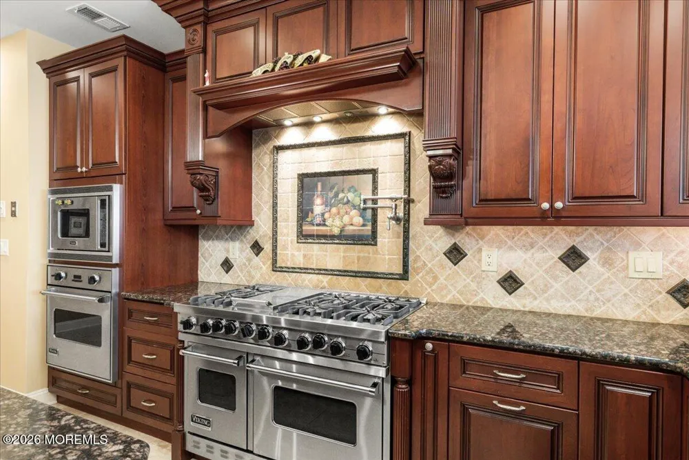 8 Blueberry Hill Marlboro, NJ 07746