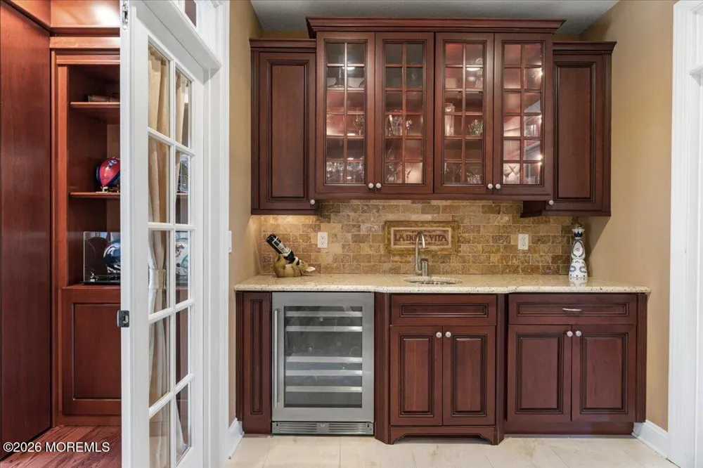 8 Blueberry Hill Marlboro, NJ 07746