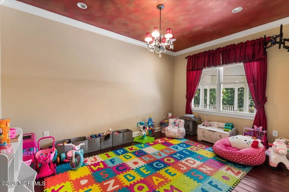 8 Blueberry Hill Marlboro, NJ 07746
