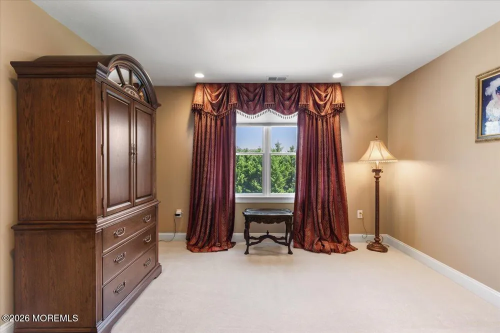 8 Blueberry Hill Marlboro, NJ 07746