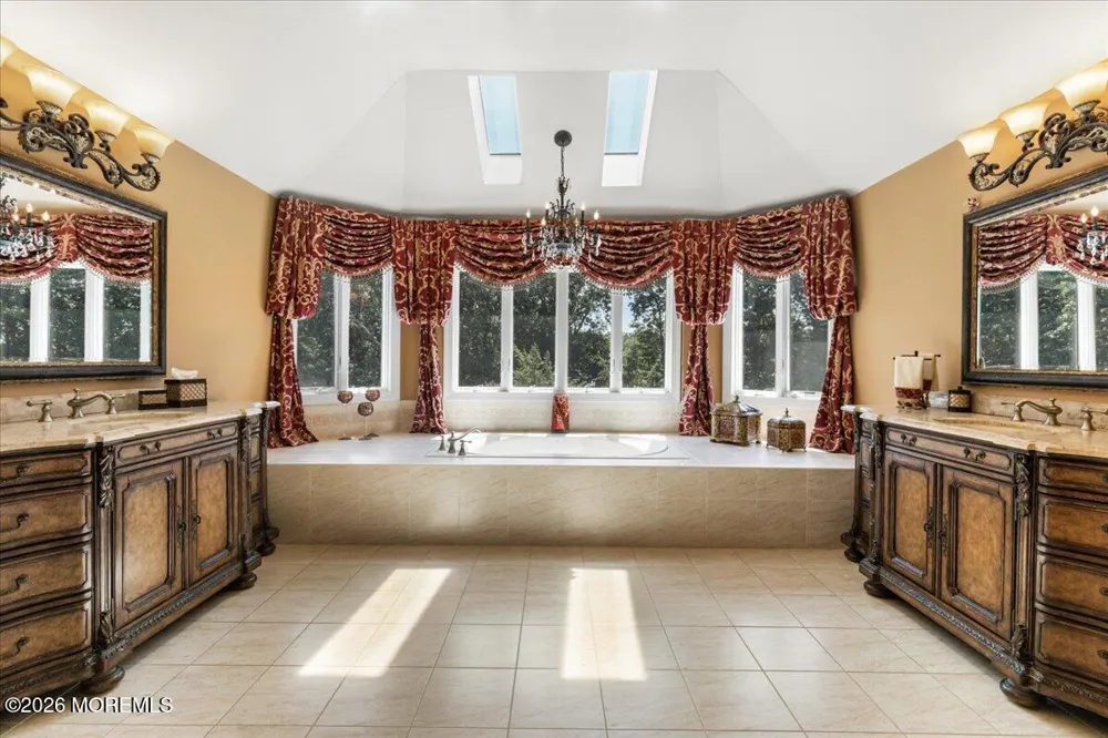 8 Blueberry Hill Marlboro, NJ 07746