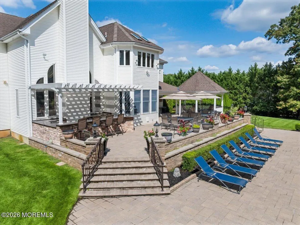 8 Blueberry Hill Marlboro, NJ 07746