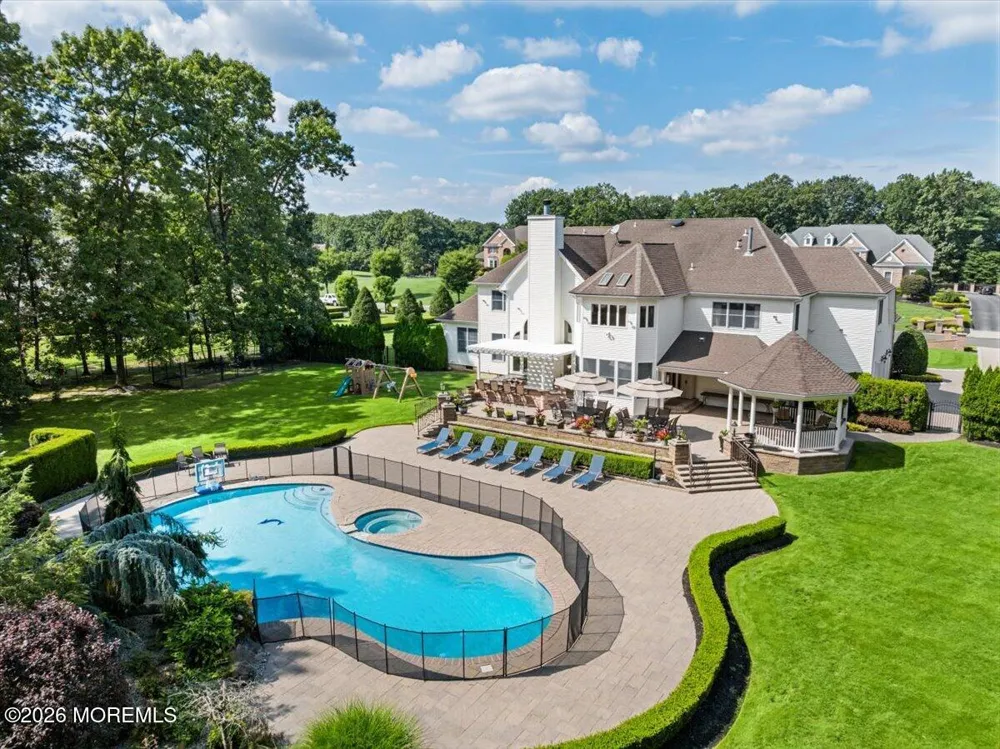 8 Blueberry Hill Marlboro, NJ 07746