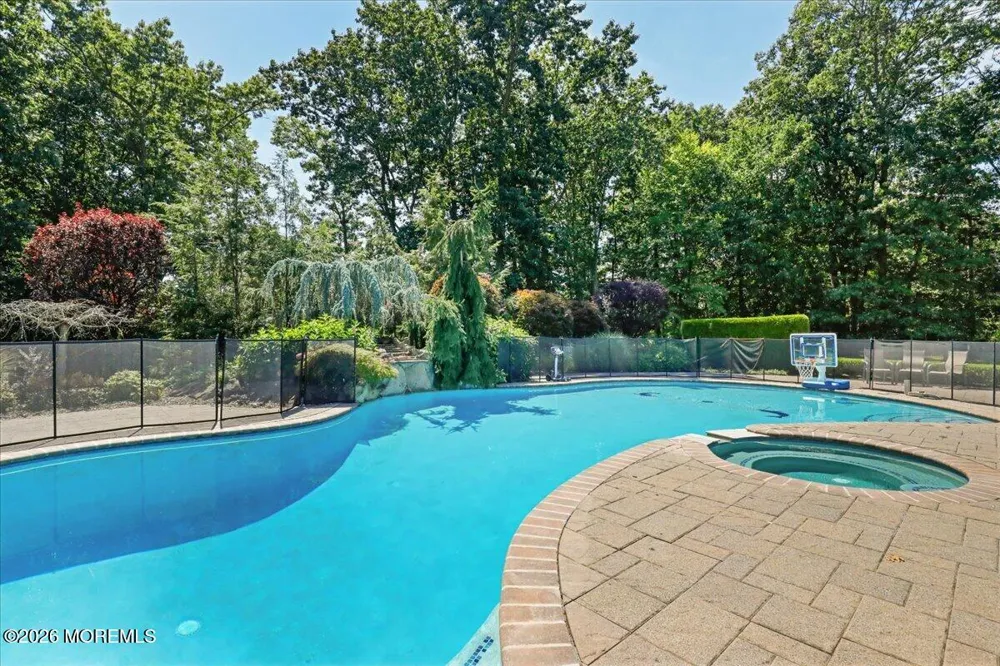 8 Blueberry Hill Marlboro, NJ 07746