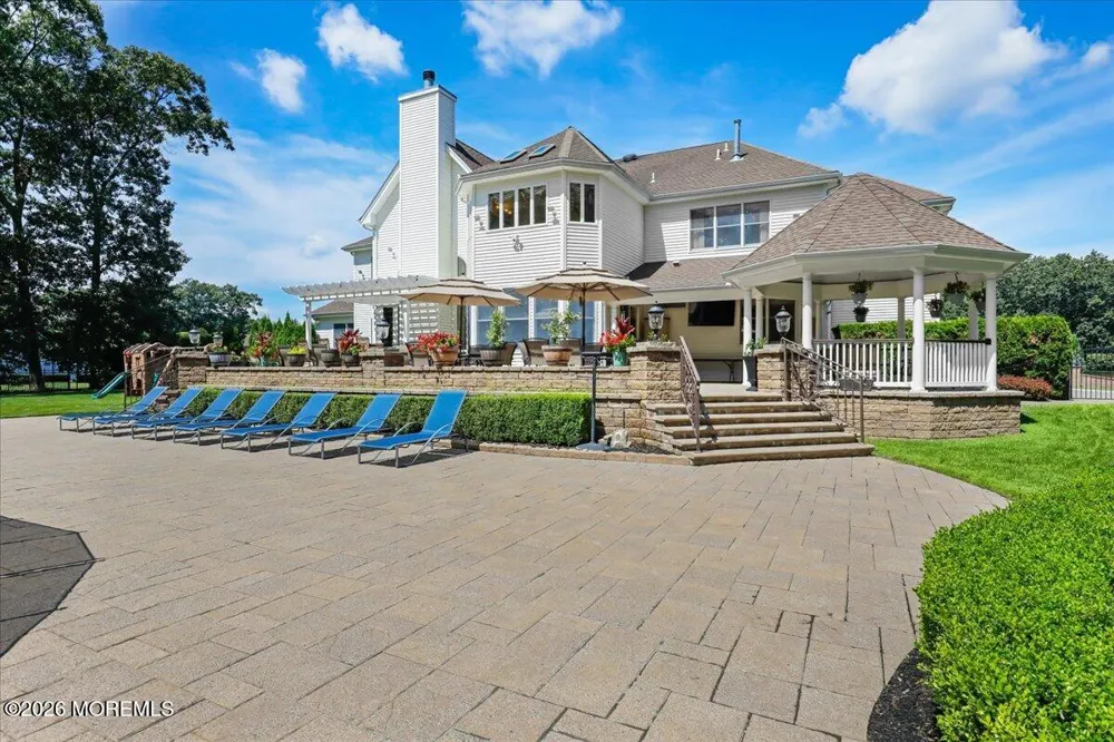 8 Blueberry Hill Marlboro, NJ 07746