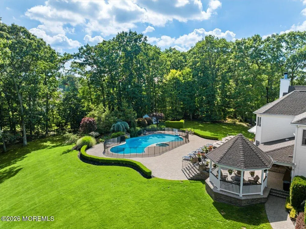 8 Blueberry Hill Marlboro, NJ 07746