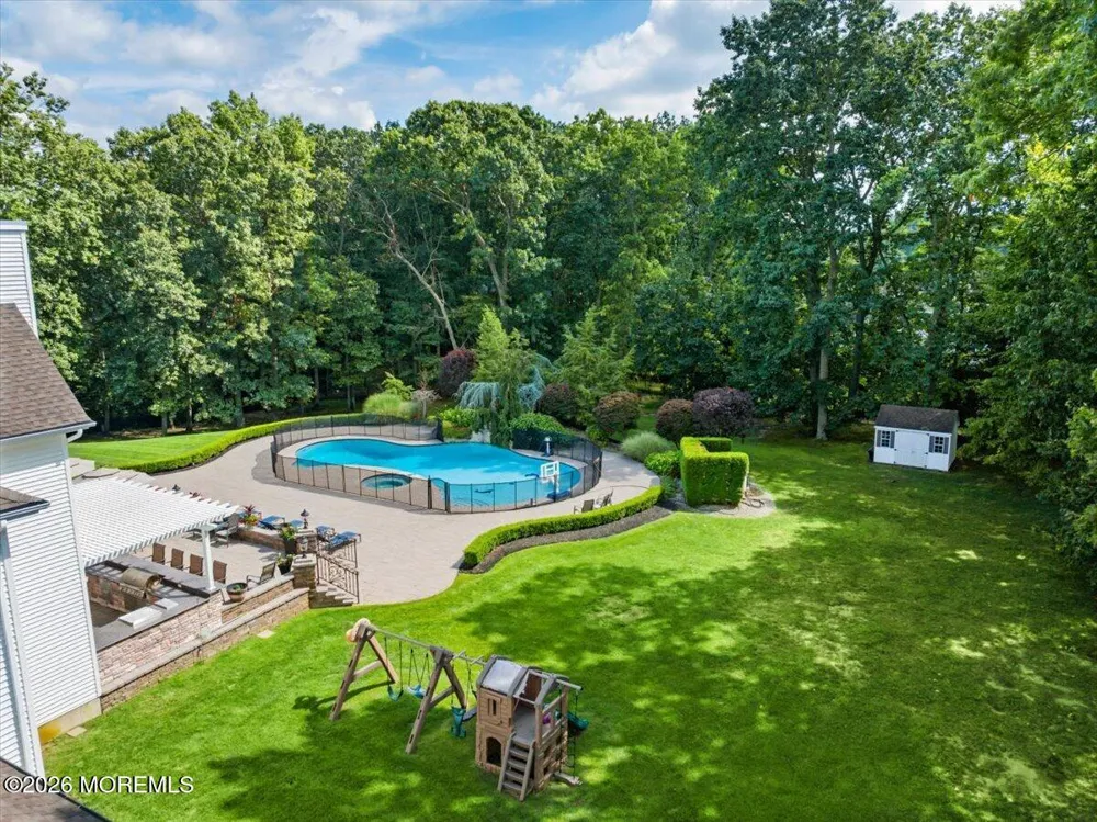 8 Blueberry Hill Marlboro, NJ 07746