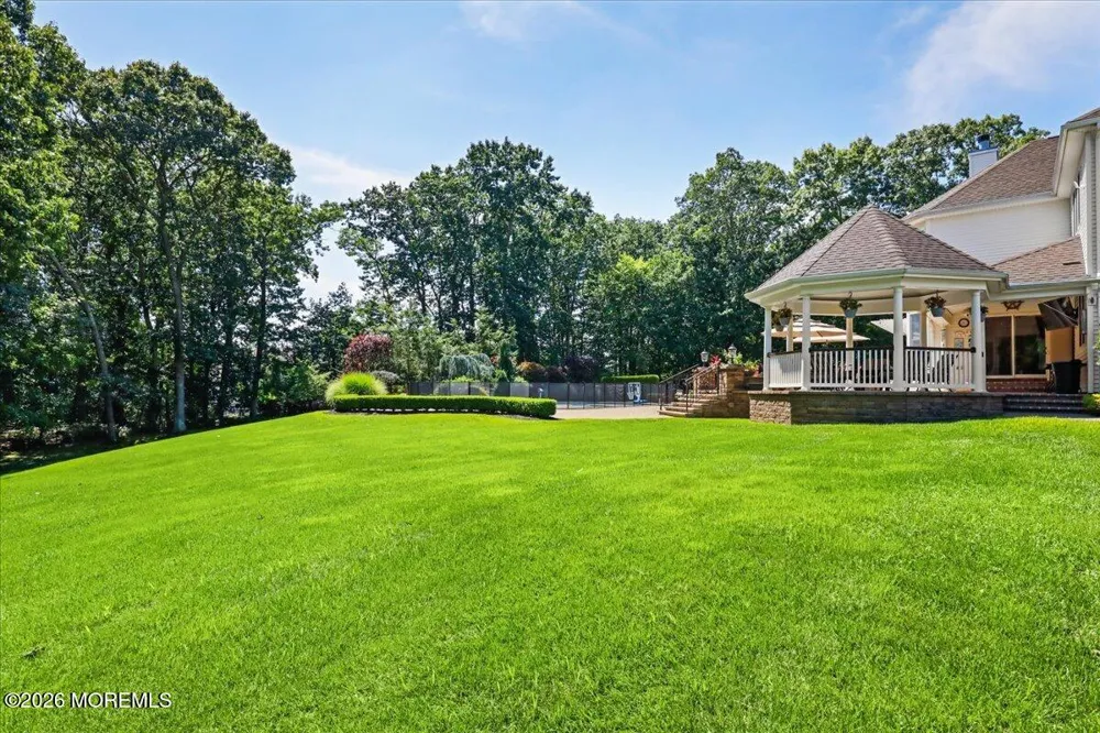 8 Blueberry Hill Marlboro, NJ 07746