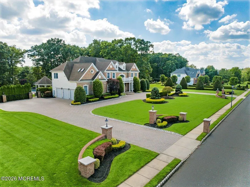 8 Blueberry Hill Marlboro, NJ 07746