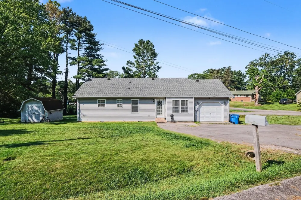 22 Edgewood Ct Manchester, TN 37355