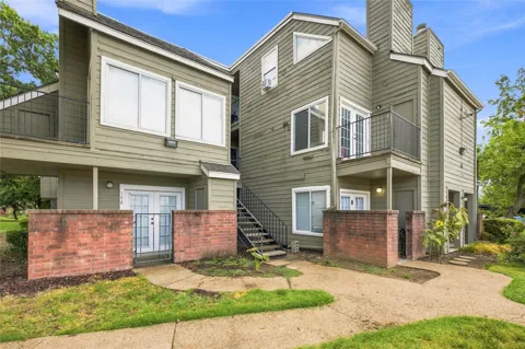 1730 E 67th Street #301