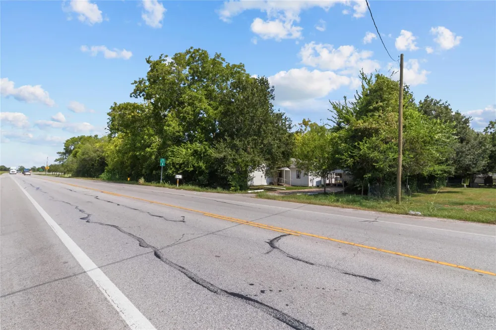 2305 Fm 1462 Road Alvin, TX 77511