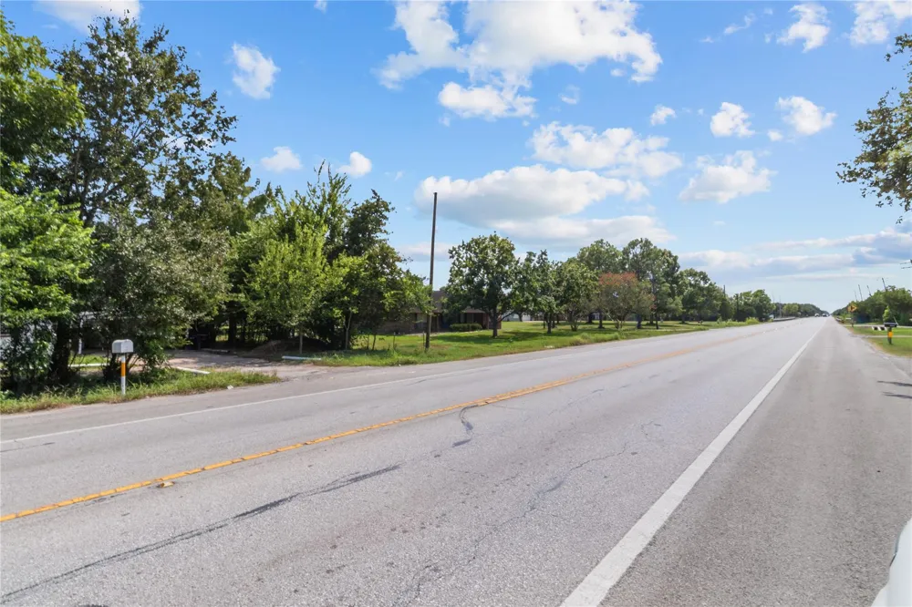 2305 Fm 1462 Road Alvin, TX 77511