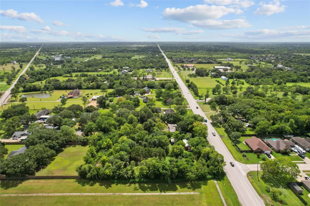 2305 Fm 1462 Road Alvin, TX 77511
