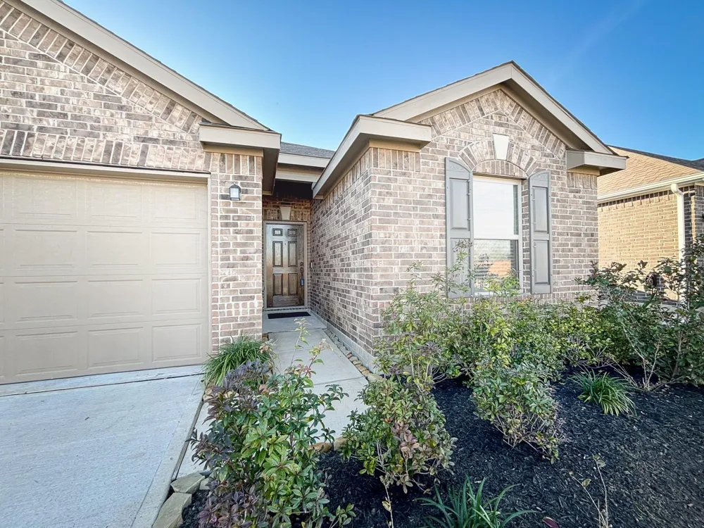 10306 Russell Pines Drive Iowa Colony, TX 77583