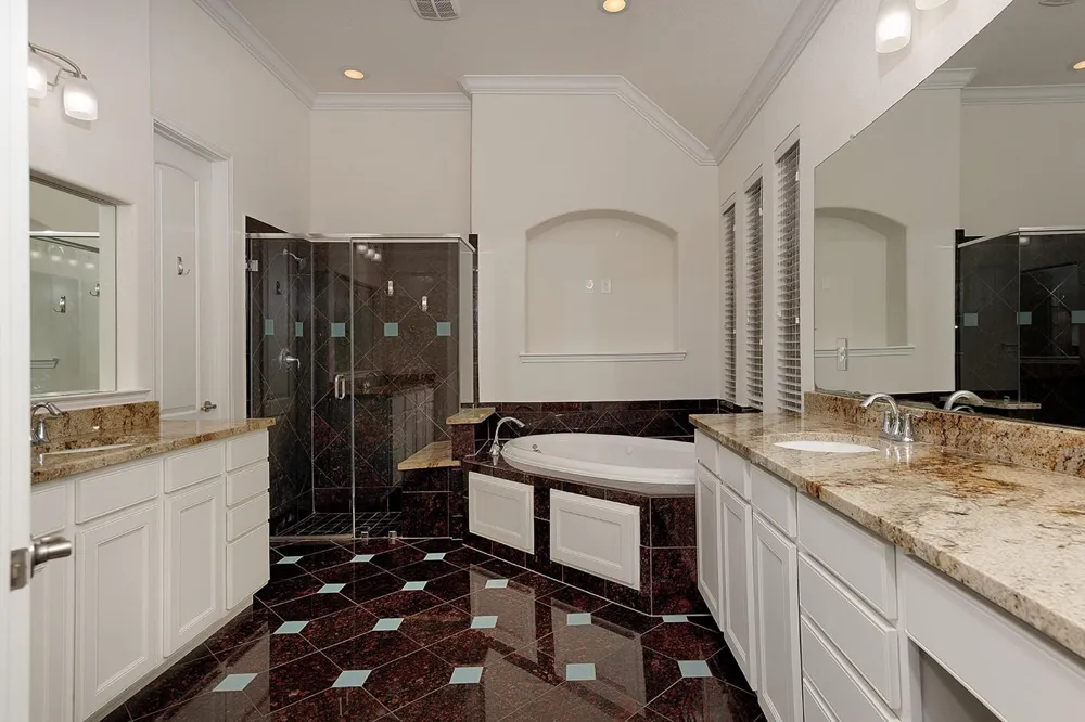 46 Caprice Bend Place Tomball, TX 77375