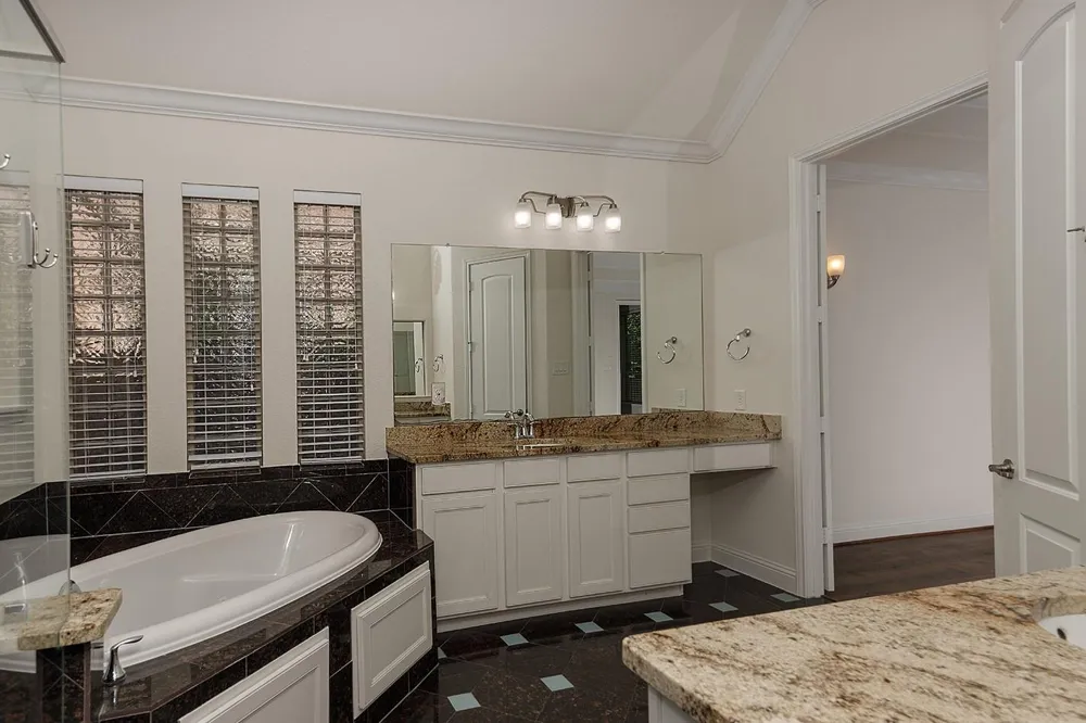 46 Caprice Bend Place Tomball, TX 77375