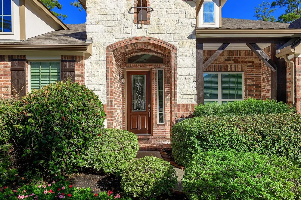 46 Caprice Bend Place Tomball, TX 77375