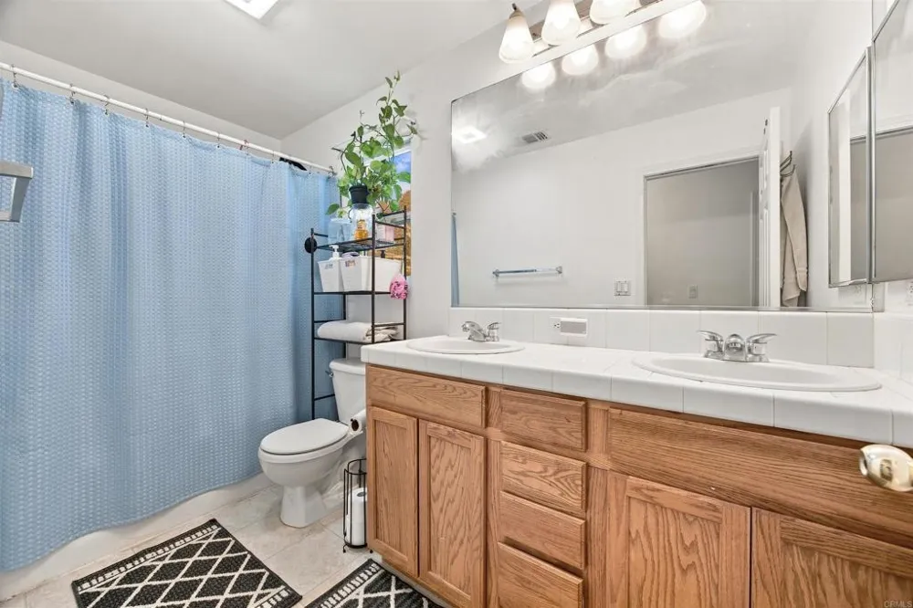6213 Brewer Creek Drive Bakersfield, CA 93313