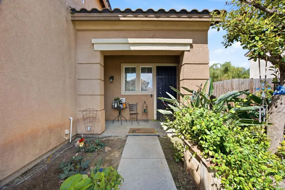 6213 Brewer Creek Drive Bakersfield, CA 93313