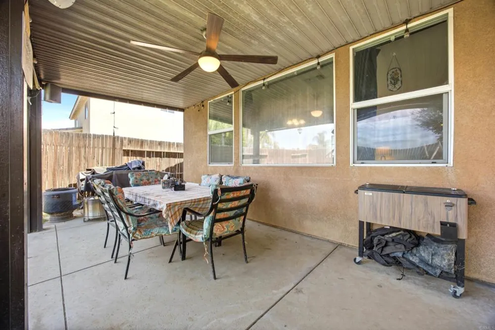 6213 Brewer Creek Drive Bakersfield, CA 93313